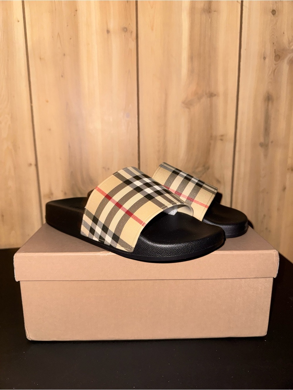 Butberry slides UNISEX SIZE 36 FITS 5.5/6